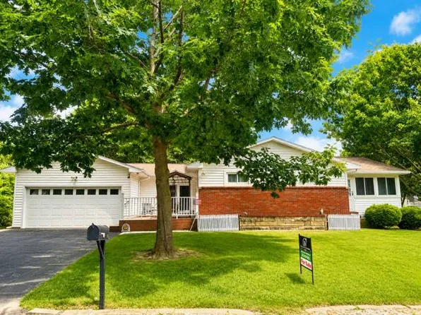 12 Oak Grove Dr, Beardstown, IL 62618