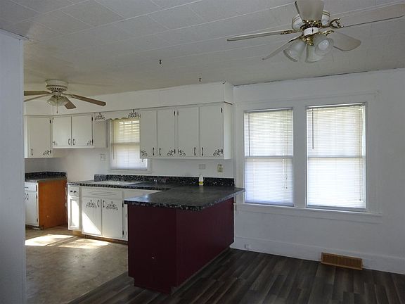 5th image of 4113 Lincolnway E