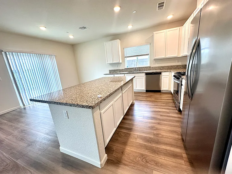 301 Welton Ct — Photo 8