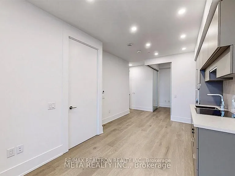 39 Roehampton Ave #4301 — Photo 5