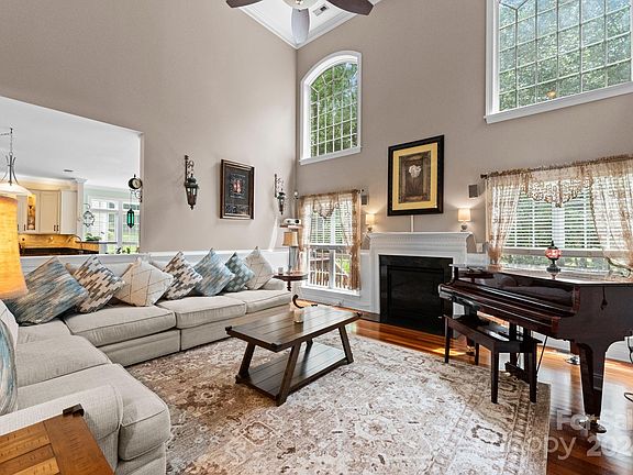 3rd image of 2612 Hampton Glen Ct