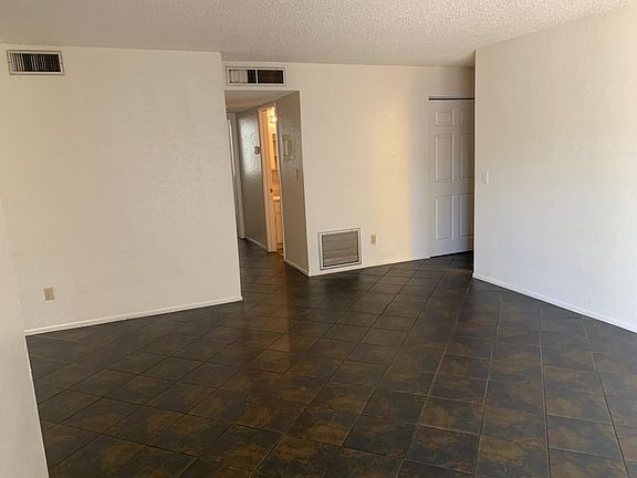5th image of 820 S Langley Ave