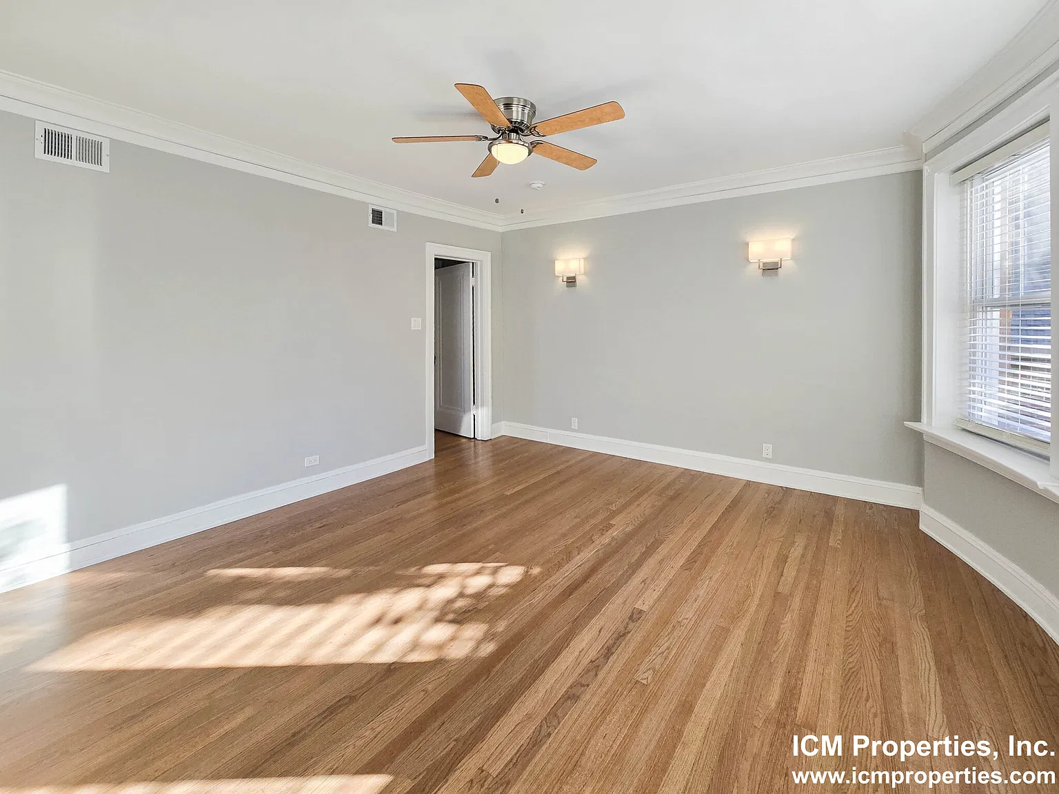 2 bed, 1100 sqft, $2,870 — Photo 2
