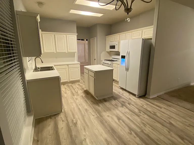 13910 Sableridge Dr — Photo 3