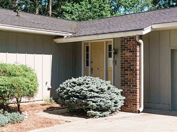 2nd image of 1423 E Clairmont Pl