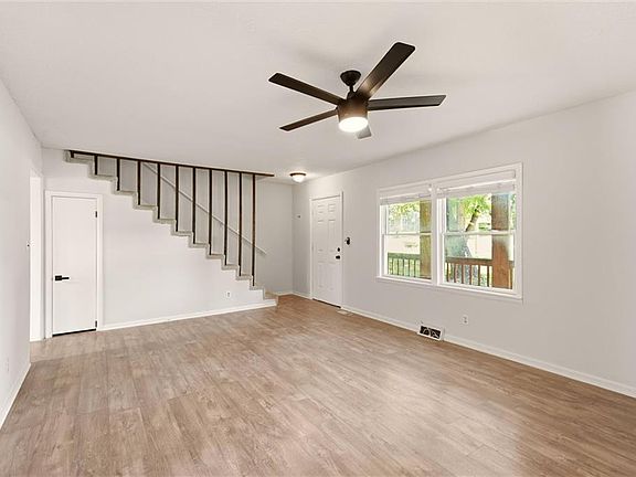 4th image of 812 S 94th St