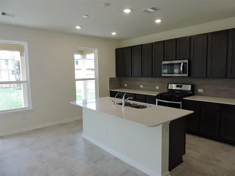 1122 Epworth Ct — Photo 9