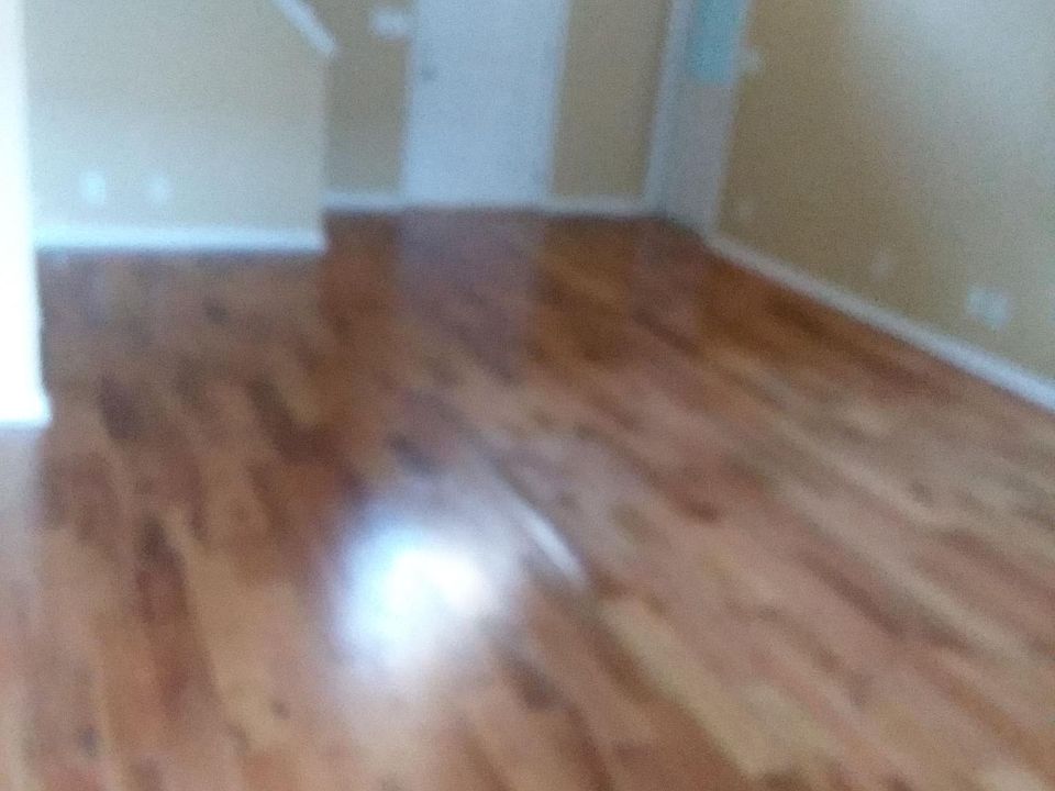 2nd image of 825 Parkview Ct