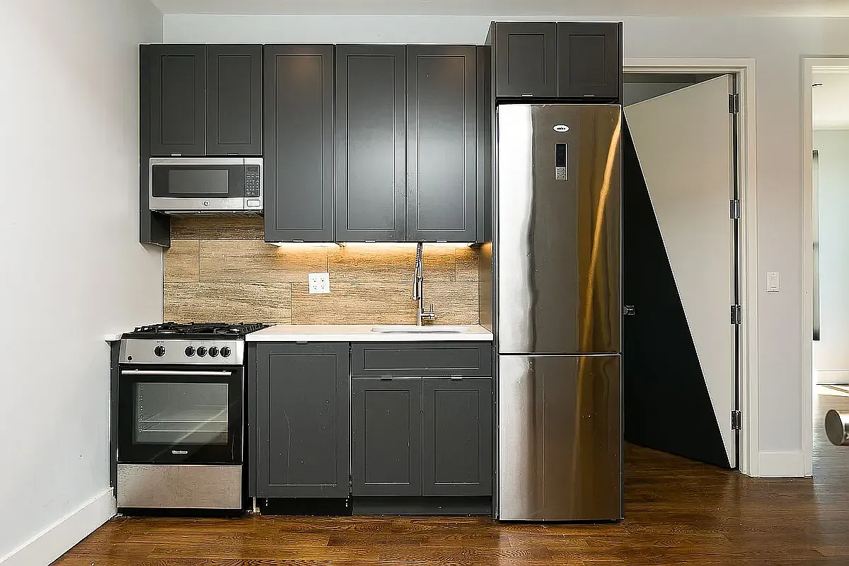 131 Tompkins Avenue — Photo 2