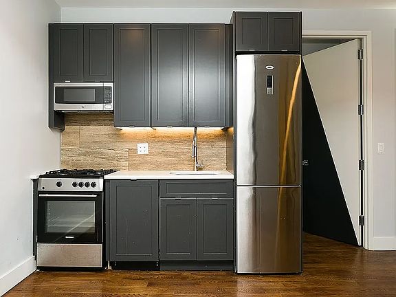 2nd image of 131 Tompkins Ave #4F