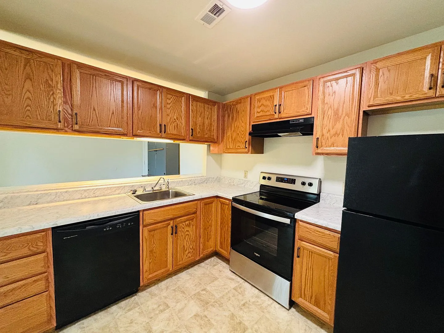 4 Bedroom 2 Bath Condo — Photo 4