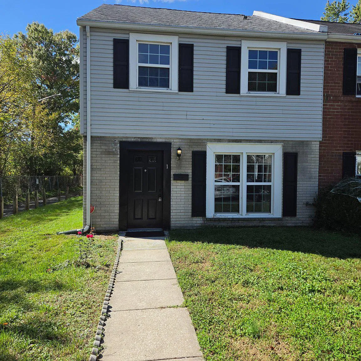 3 bed, 1.5 bath, 1350 sqft, $1,750 — Photo 1