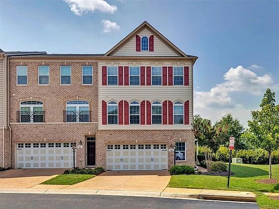 3rd image of 506 Siena Ln