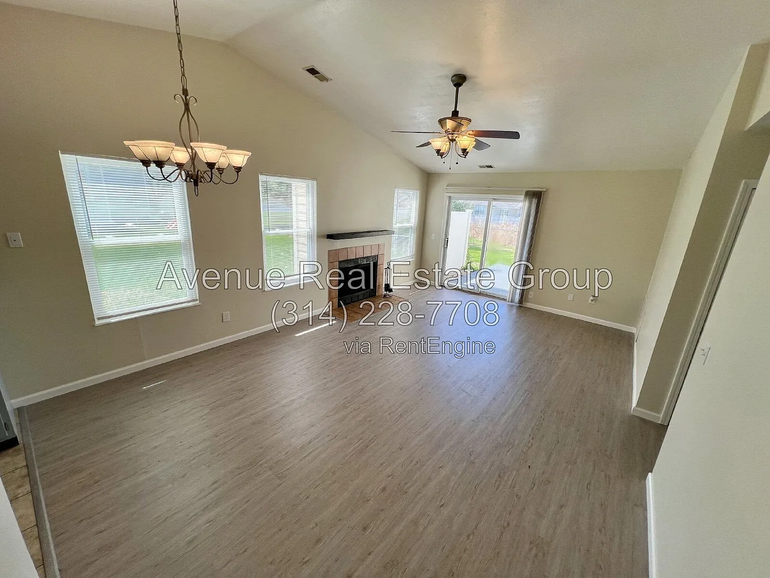 2 bed, 2.0 bath, 1008 sqft, $1,795 — Photo 2