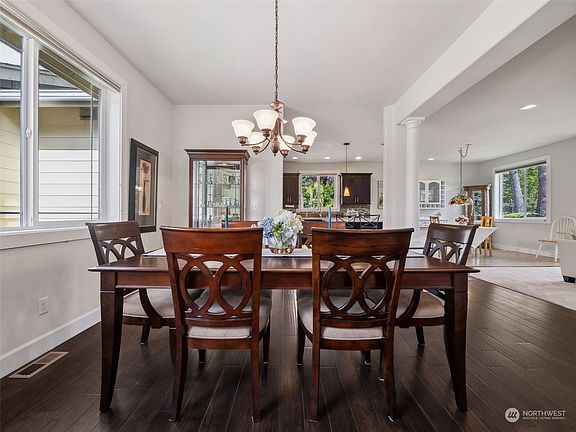5th image of 16904 Ambaum Boulevard S