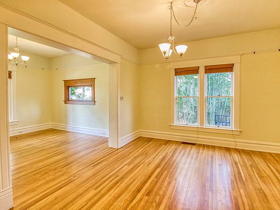 4th image of 329 Juniper St