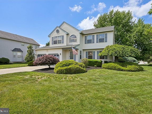 3rd image of 11 Amberfield Dr