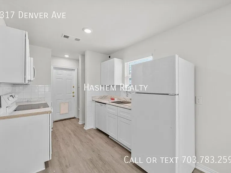 1317 Denver Ave — Photo 7