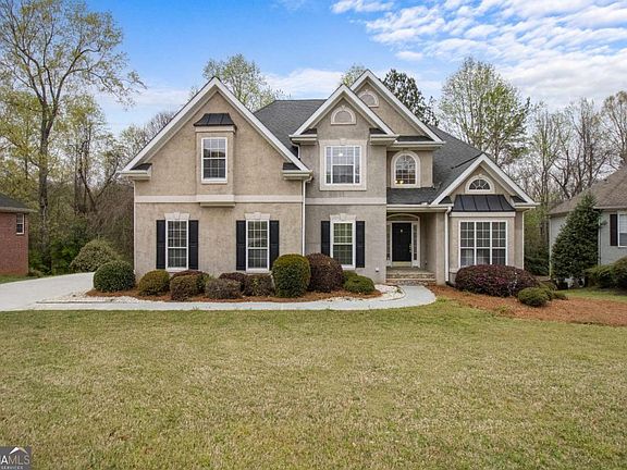2nd image of 813 Deerwood Dr