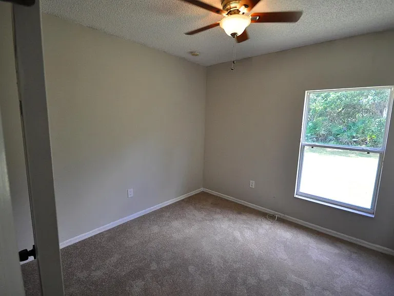 433 Lakeview Rd — Photo 5