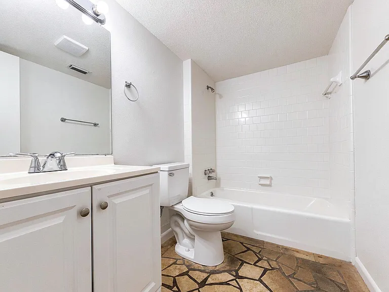 404 Marshall Ct NW #2 — Photo 8