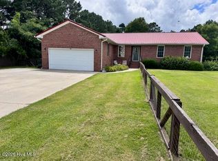 991 Hardesty Loop Rd, Newport, NC 28570