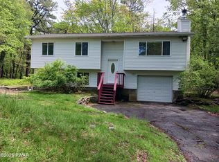 142 Squirrel Rd, Dingmans Ferry, PA 18328