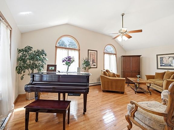 5th image of 18 Tice Rd