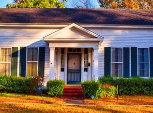 407 E Jefferson St, Jefferson, TX 75657