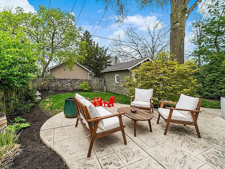 64 E Kelso Rd — Photo 37