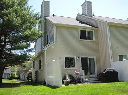 4th image of 27 Gaslight Ln