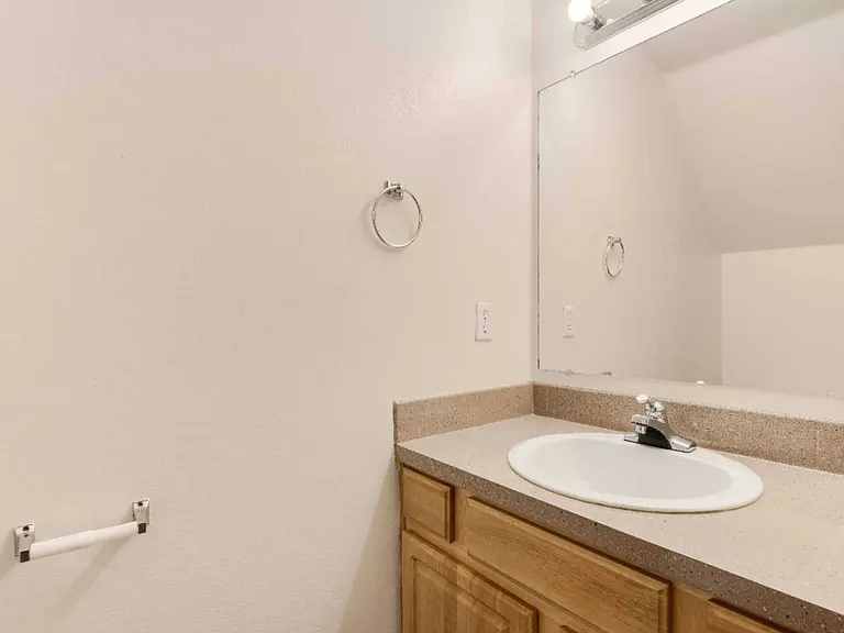 Raven Apartments — Photo 10