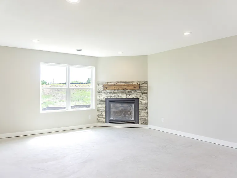 717 Winterberry Ln — Photo 39