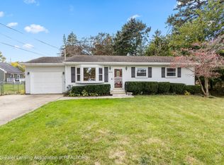 1015 Bretton Rd, Lansing, MI 48917
