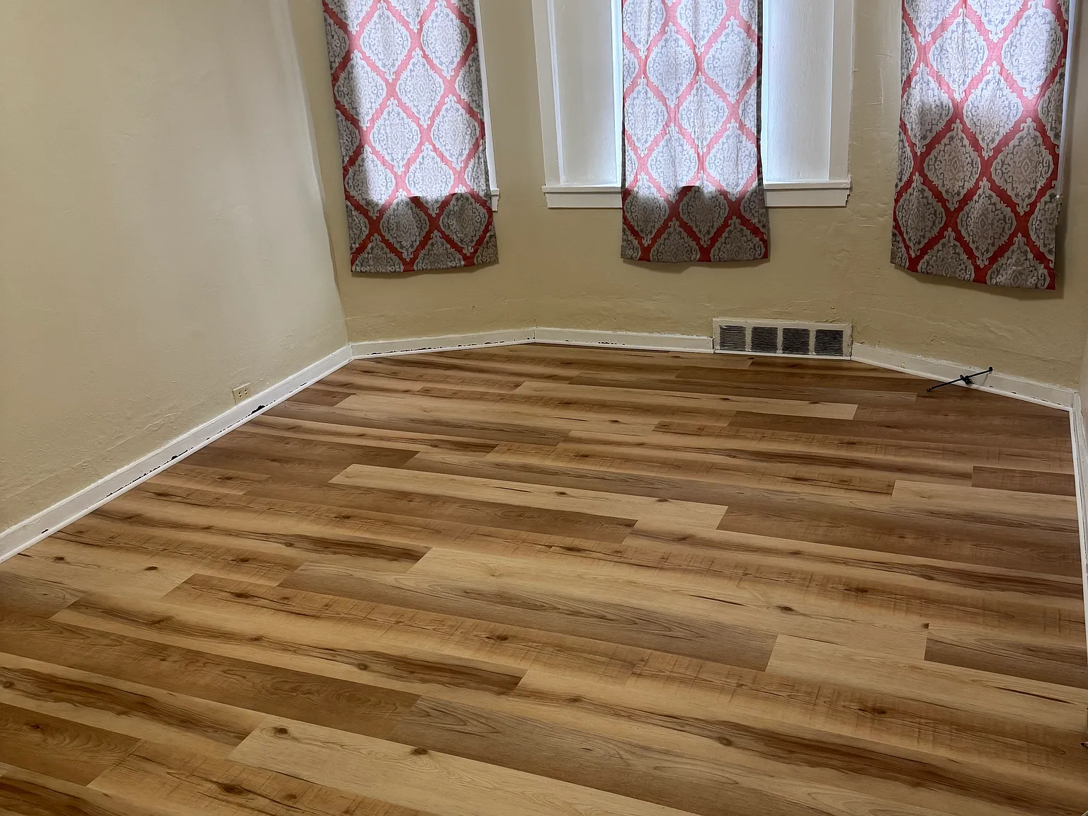4 bed, $2,200 — Photo 3