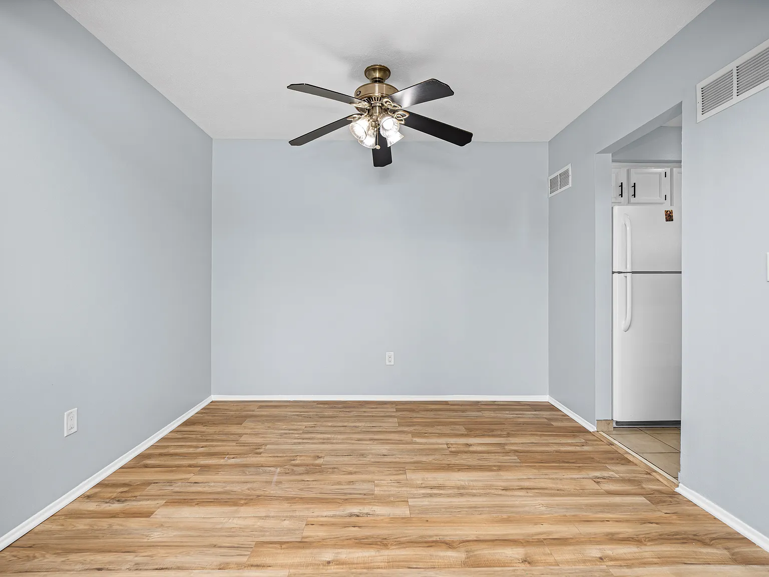 3 bed, 1.5 bath, 1200 sqft, $1,750 — Photo 4