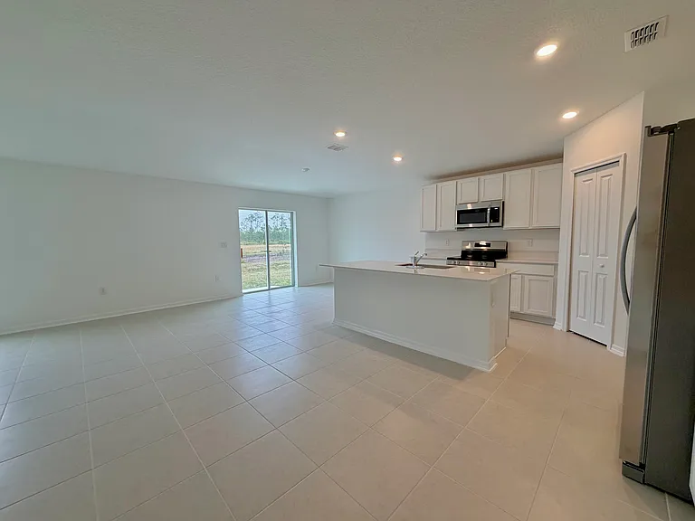 2280 Green Valley St — Photo 3