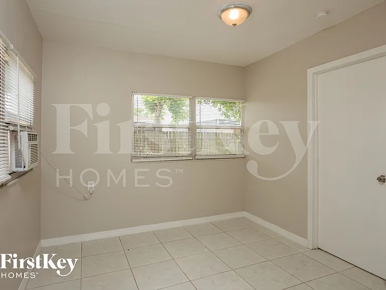 3430 NW 34th St — Photo 12
