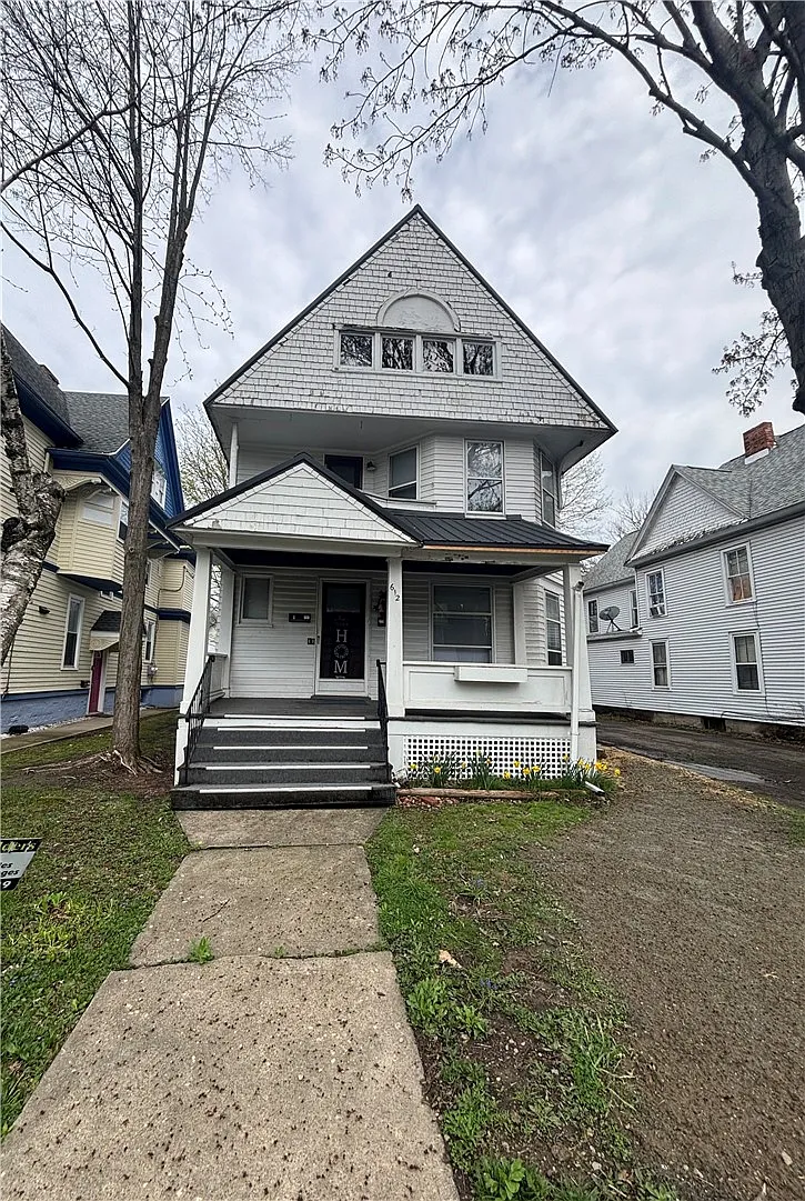 1 bed, 1.0 bath, 2440 sqft, $1,200 — Photo 1