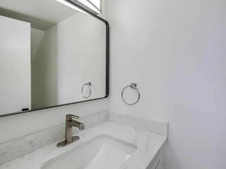 Two bedroom 1.5 bathroom beautifully upgraded with in unit laundry at the beach. Open House July 12 — Photo 19
