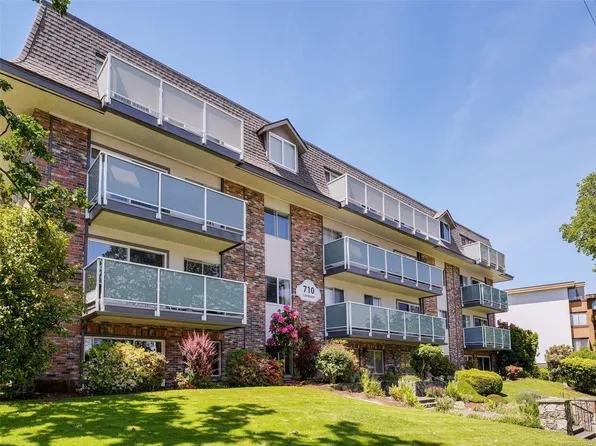 710 Lampson St #405, Esquimalt, BC V9A 6A6