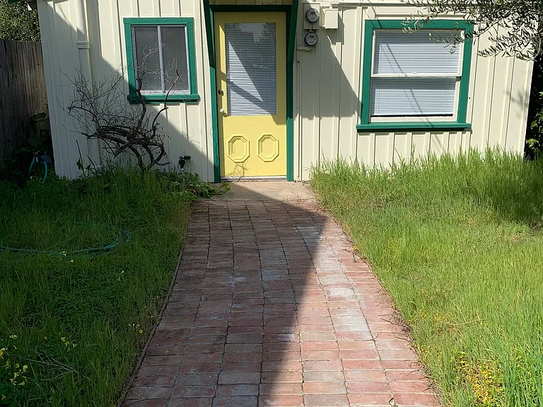 Sumner St — Photo 19