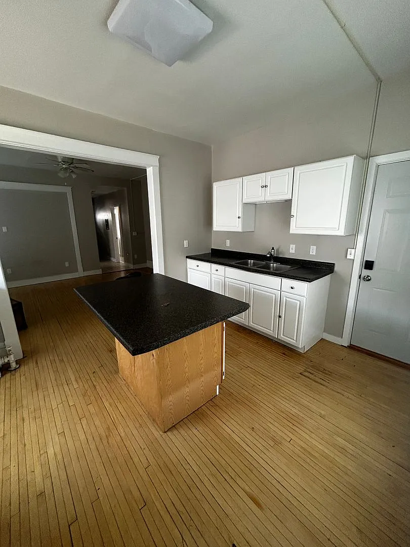 214-216 N 2nd Ave E — Photo 1