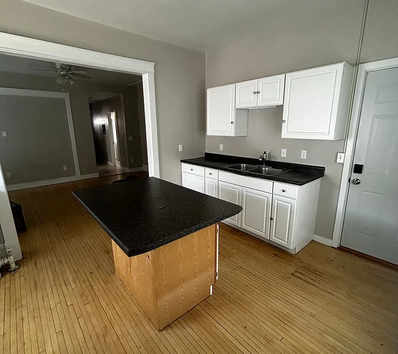 214-216 N 2nd Ave E