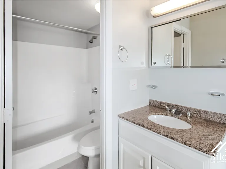 Northfield Manor Apartments — Photo 12