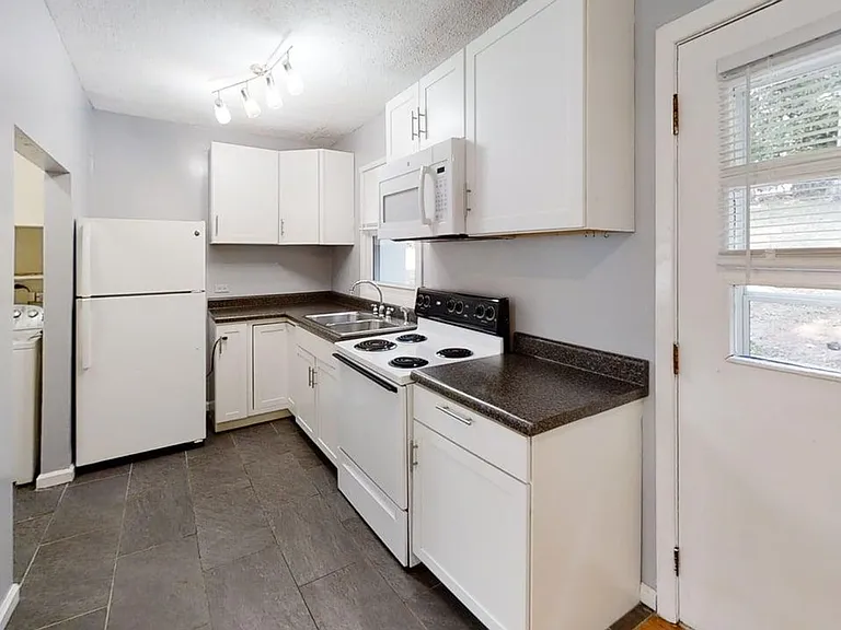 1107 River Ct — Photo 5