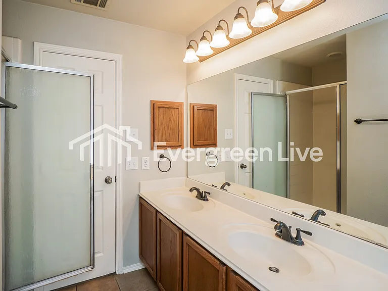 4331 Griffin Park Dr — Photo 10
