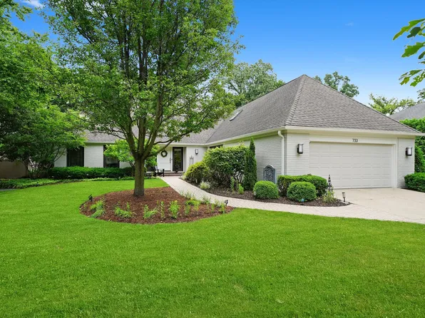 733 Charlemagne Dr, Northbrook, IL 60062