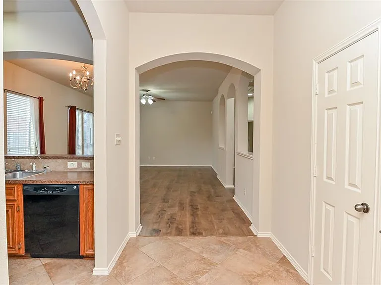 2106 Castle Gardens Ln — Photo 5