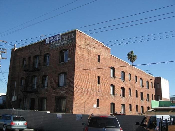 2nd image of 2913 S Flower St APT B5